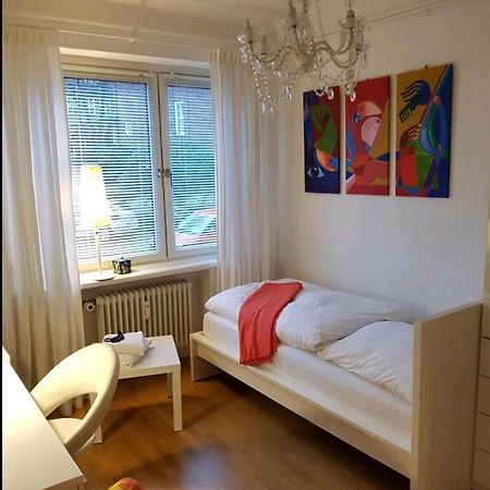 Schoenes Privatzimmer In Hamburg Winterhude Экстерьер фото